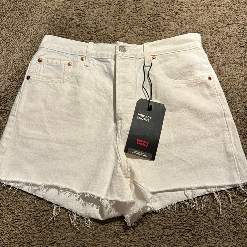 NWT Levi’s white rib cage shorts